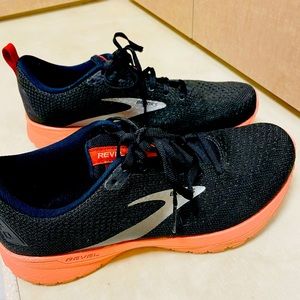 Brand new!!! Brooks running shoes size 8 🤩